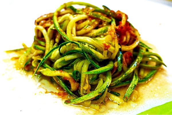Espaguetis de calabacín con gambas